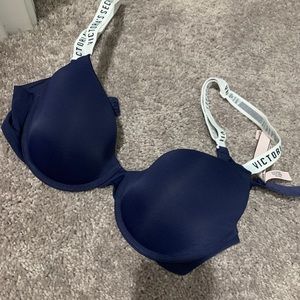 Victoria’s Secret navy bra